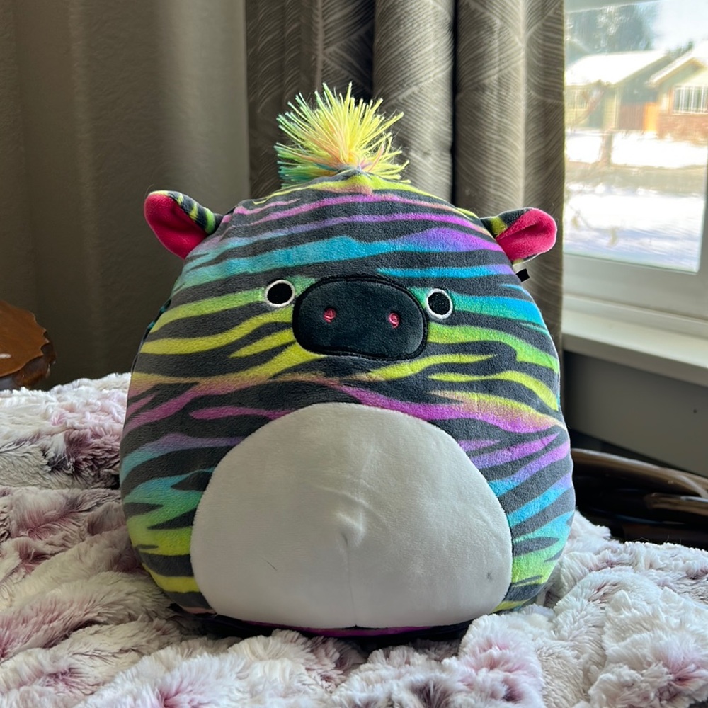 A real squish, mellow, super cute never used does come with the tag